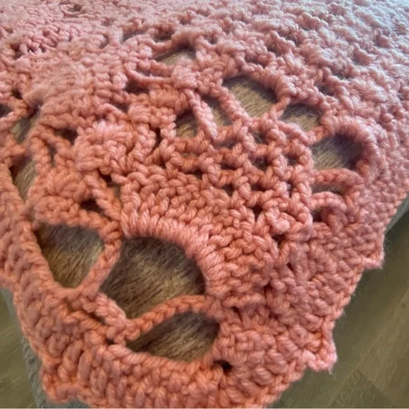 Vintage Hand Crafted Pink/Rose Shell Stitch Crocheted Throw Afghan Lap Blanket - Picture 6 of 7